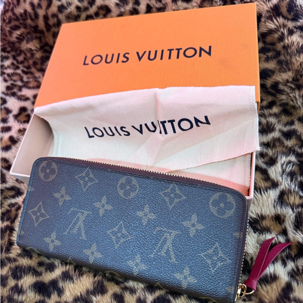 Louis Vuitton Brown zippy Monogram Wallet